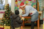 Distributions des friandises dans les écoles et des colis de Noël dans les EHPAD